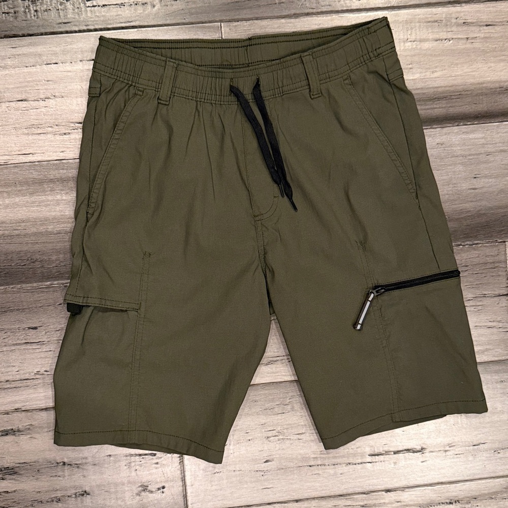 NWOT, Wrangler Olive Cargo Shorts